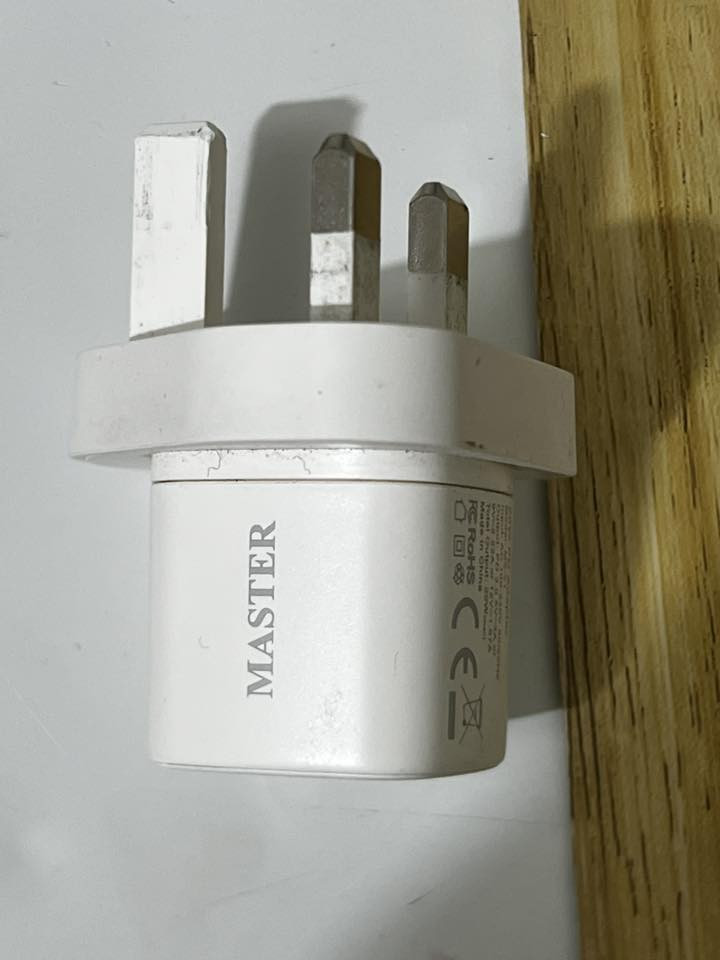 للبيع كيبل وشاحنه ماستر اصليات ايفون -تايبسي سعر مناسب اتصل وتدلل المكان  كوت داموك ***********
