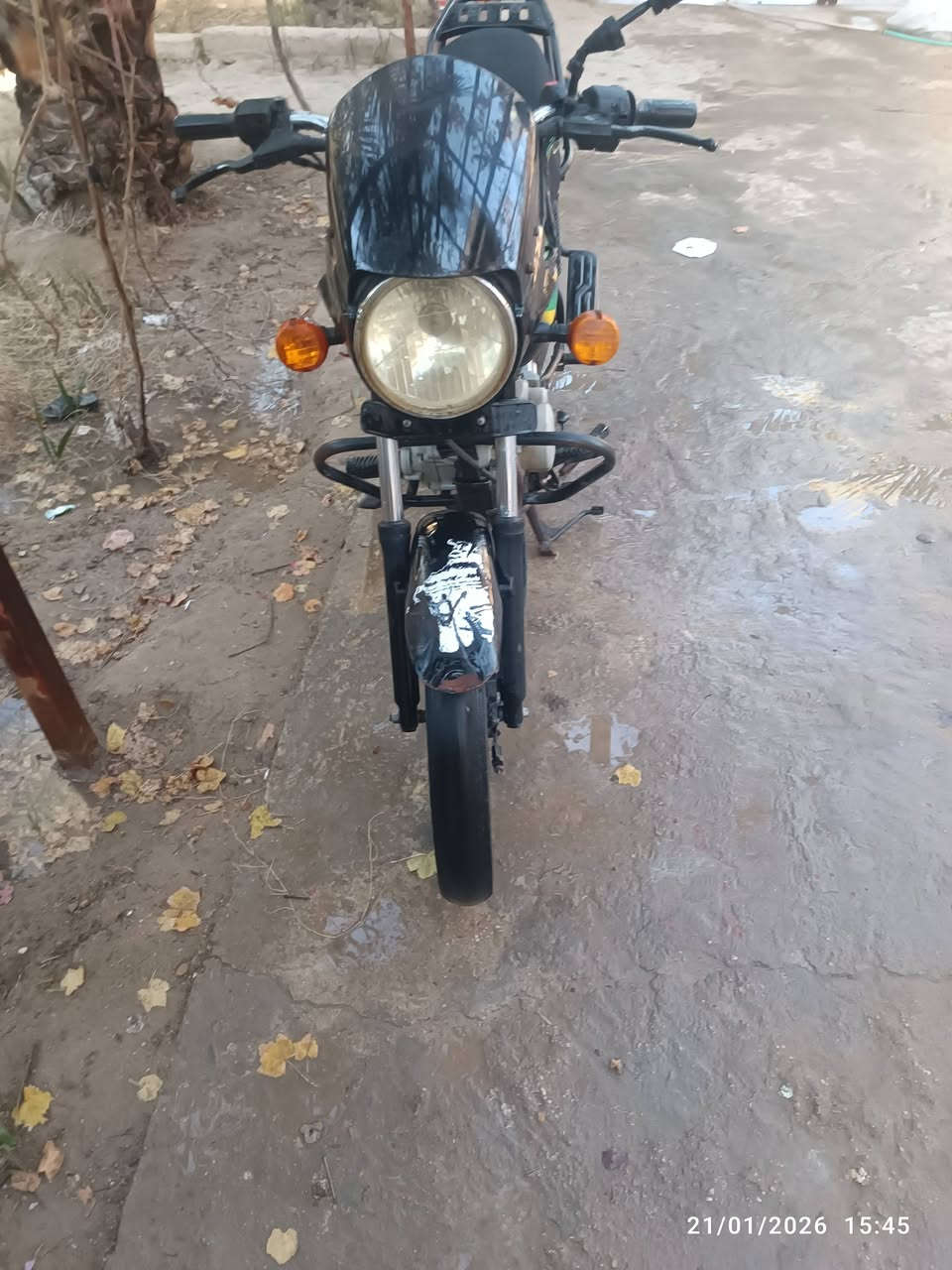 السلام عليكم للبيع دراجه بوكسر موديل 22 الدراجه نضيف ونشاط بيها فول نقصها صفاحيه وبيها خيط بخار اول متشتغل شويه ويكطع سعرها 650 وبيها مجال مكاني كرمه//***********
