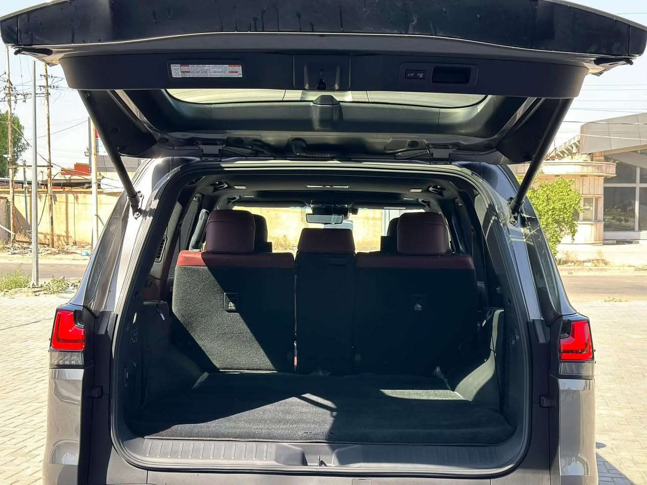 السلام عليكم 
لكزس 2023 بلاتنيوم 
رقم بغداد الجديد دولي
فول مواصفات 
داتشو
بوب شفط 
صندوق بالرجل
ماشية 12 الف كيلو متر 
مكفولة السياره لا صبغ لابارد 
سعرها:114 الف دولار وبيها مجال 
للاستفسار اكثر:
***********
***********
مكانها معارض النهضة شركة اللامي
