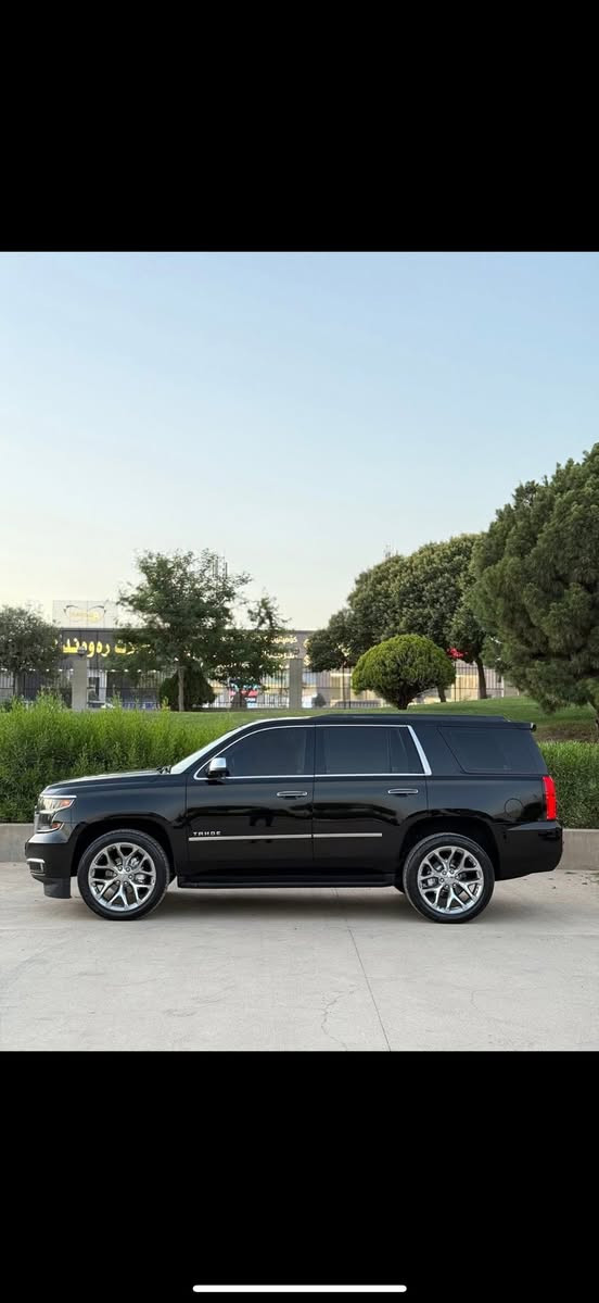 السلام عليكم 
للبيع فقط بدون مراوس تاهو 2017 خليجي وكالة المنصور نص مواصفات : LT
مقاعد جلد 
كراسي كهرباء 3 دكم 
قاصه 
فرس وسطي 
ويل كب بريمر 22 
تبريد مركزي 
شاشه كبيره 
كامره دواره 
تحكمات تبريد خلفيه 
رادار 
تنبيه 
نضام السير ع الخط 
محرك 5.3
حساسات 
مري كهرباء 
كروس سرعه وتحكمات 
مانع تزحلق
ليد امامي خلفي 
لايت عدسة زنون متحركه 
كشاف زنون 
سبعه راكب 
السياره مكفوله عام 
ماشيه 147 الف km جديده بمعنى الكلمه 
رقم سليمانيه الجديد سنويه وهزه والفحص كلها جديد سياره جاهزه 
دينار مابي مصرف
شرط التحويل 
السعر 355 وبي مجال 
العنوان بغداد الدوره 
***********
