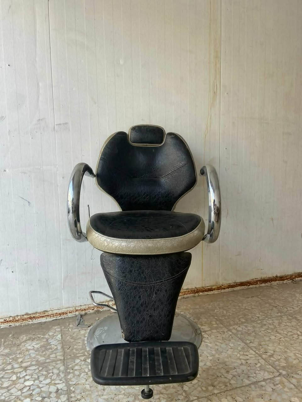 العنوان بغداد شهداء البياع
***********
