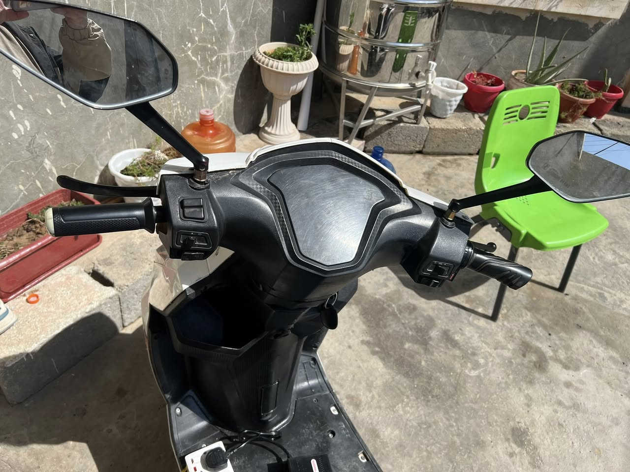 للبيع. ماطور شحن الاخوين بطارياته جدد السعر 450 وبي مجال للشراي متواجد خاص وعلى الواتس ***********
مكان دراجه التأميم حكم محلي قرب اسواق طائي
