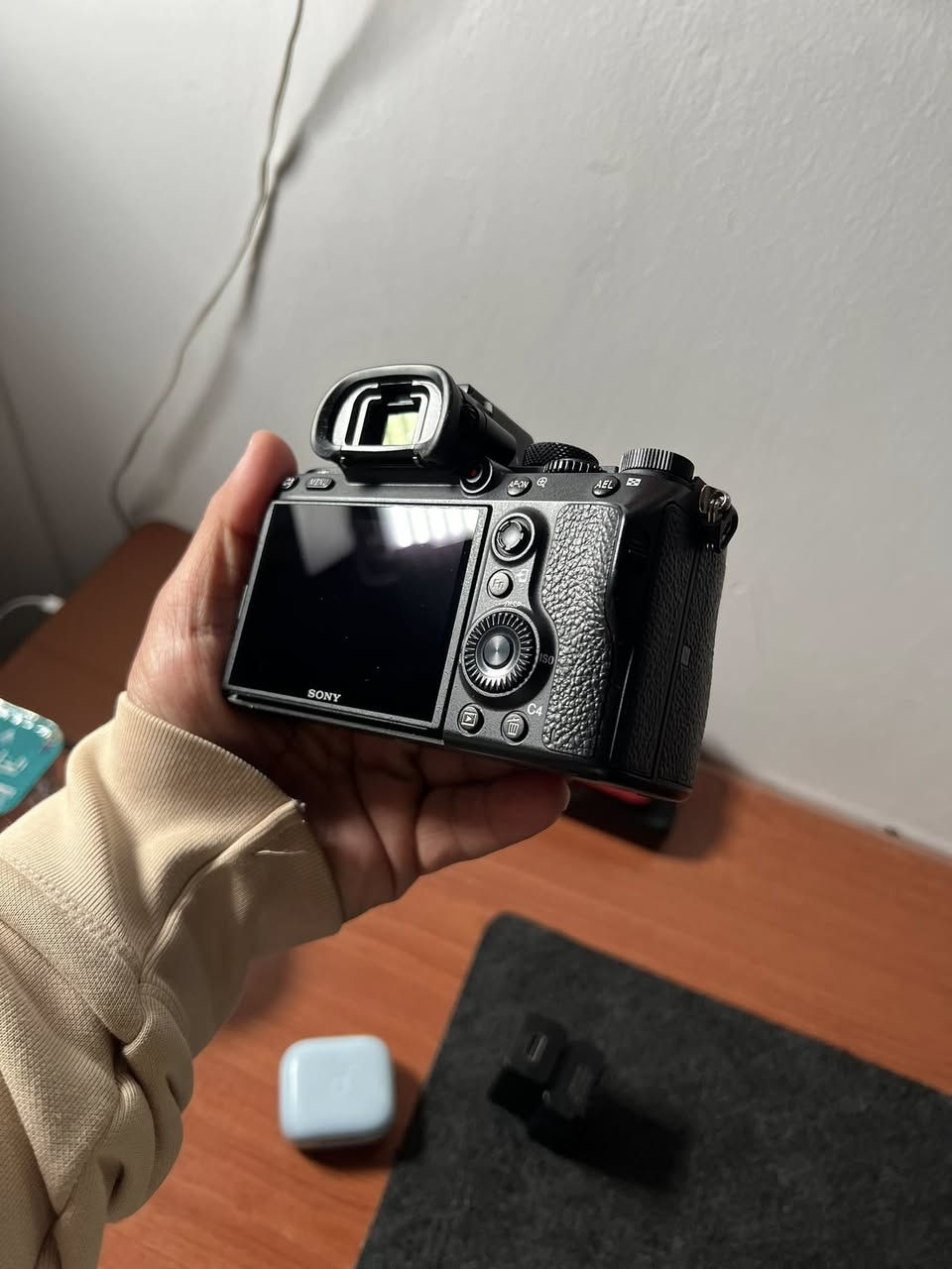 للبيع sony A7iii 
شتر 29k
كامل ملحقات الكاميرا نظيفه
تواصل ***********
