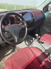 تويو تا هايلوكس للبيع 2010  صونر موجود رقم جديد سعر 173بي مجال 0771405...