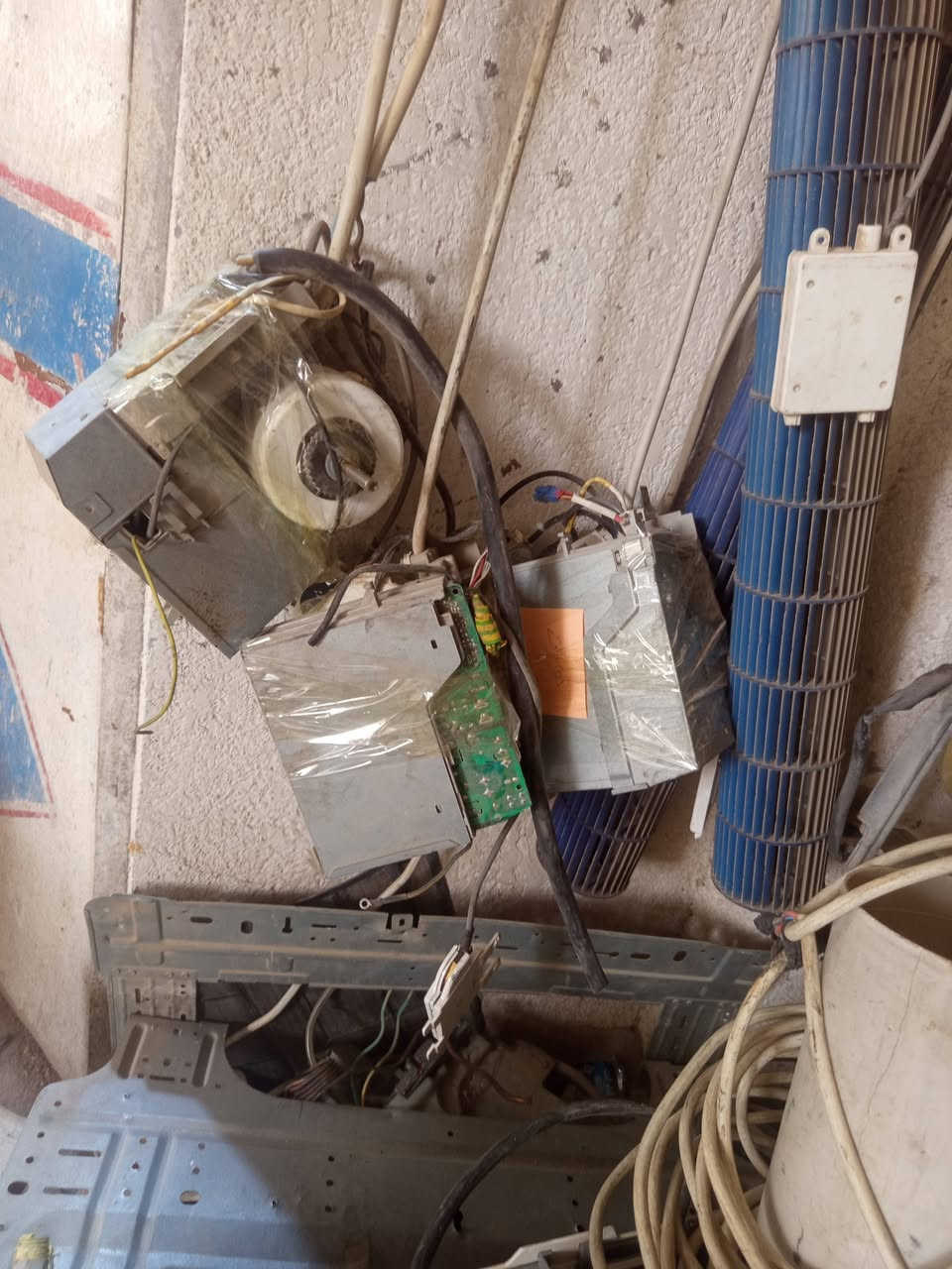 يتوفر  خارجيه طنين    كري
خارجيه طن   كارير
داخليه طنين بانسونك
داخليه طن
 يتوفر  العديد من الكرتات والفان الداخلي والفان الخارجي والسربس والاسعار مناسب جدا

الاستفسار ***********
