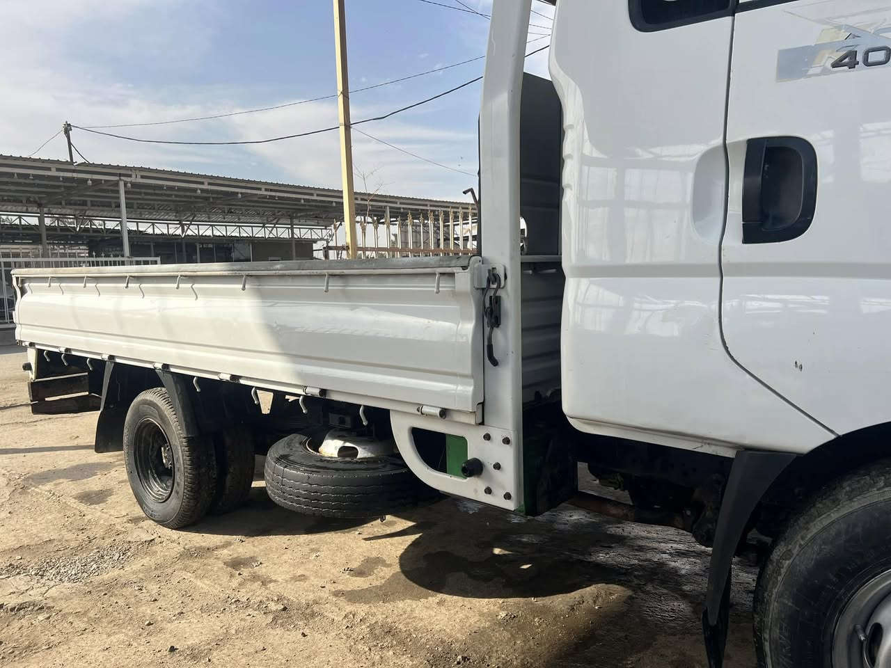 سلام عليكم كيا فحل موديل ١٧رقم واسط انكليزي هزه جديده سنويه لل٢٨ بسمي مداور ثاني يوم مشروع وطني  سيارة بلاديه بدون ضربة بدون صبغ بيهة طخة باب سايق مرجعه عل بارد خياس مابيهة مكينه بلاديه ٤٠٠٠مفتوح سيارة جاهزه المكان كربلاء استفسار *********** السعر ١٣٥ وبيهة مجال بسيط
