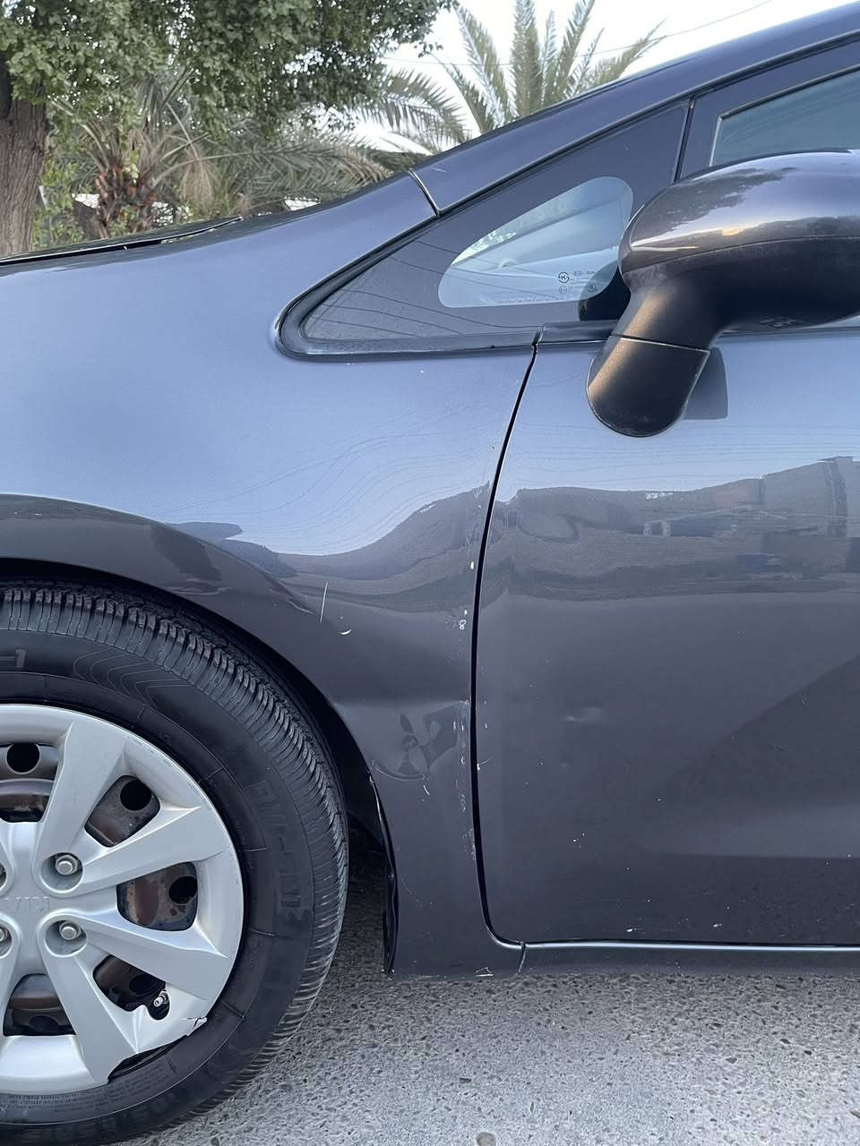 السلام عليكم
كيا ريو 2013 محرك 1600 وارد امريكي للبيع 
- ماشية 69 الف ميل 
- حادثها تبديل دعامية امامية وبارد بين باب السايق والجاملغ الامامي 
- تحكم ستيرن جهتين 
- ⁠جام كهرباء
- ⁠السيارة بيها طخات خفيفة موضحة بالصور 
- ⁠السعر 82$
- ⁠بغداد - السيدية
- ⁠للتواصل ***********
