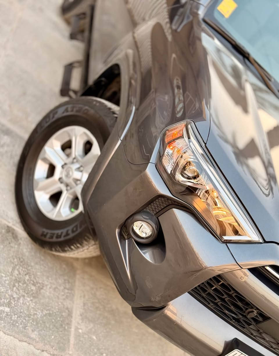 للاستفسار  ***********
السلام عليكم ( للبيع فقط بدون مراوس )
تويوتا فورنر SR5 2023 لون نفطي دخول لوك
الضرر
(((طعجة باب خلف السائق فقط بدون دواخل بجم مكفول ))) 
السيارة اخت الوكاله
المواصفات SR5
7 راكب المرغوب ✅✅
بصمة ابواب + تشغيل
سلايد ( فتحة سقف
4 رادرات امامي خلفي جوانب
تحديد مسار
دوسات جانبية
جام اوتو + جامة خلفية
لايت زينون ابو العدسة
فور ويل درايف 3 وضعيات بل ماوس
كشنات كهرباء
داخل جاد اود ونفطي
كشنات هيتر
ويل كب بلاد 18
تبريد شاشة منفصل
شاشة حجم كبير  
محرك 6 سلندر 4.0 مكينة لاندكروز
بعدها بلزكات الشركة وجياسة الشركة ✅✔️
دهن فلتر موتل من الشركة 🔥
السيارة جديدة جدا وعلى حالة الوكاله 
مكاني بغداد شارع فلسطين
اي استفسار هذا رقمي 
*********** بغداد, العراق
