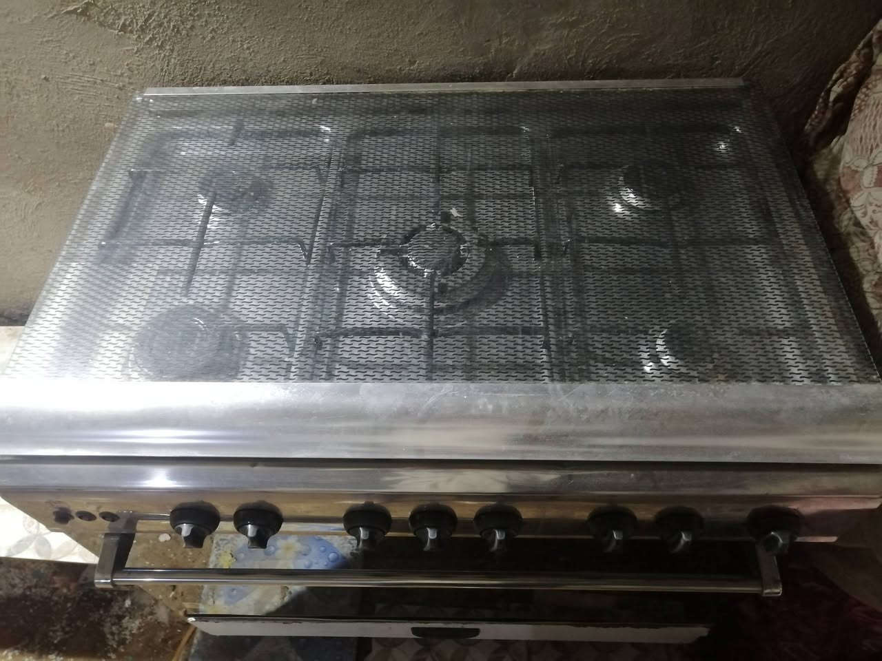 للبيع طباخ مصري شرط الشغل على الفحص نجف قرب قرية الغدير على شارع المطار السعر ٢٠٠ وبيه مجال ***********
