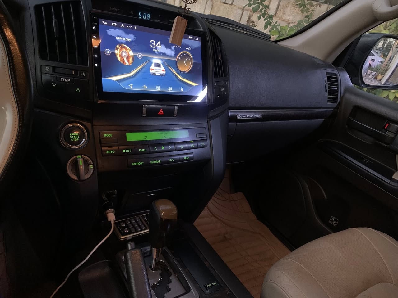 السلام عليكم
-للبيع لاندكروز فول 2011 G.X.R.i ستينية اصل تكمة وسنوية . من انظف الستينيات الموجودة 

ماشية حقيقي 200

-مكينة 6 سلندر المرغوب فلتر عالي 

-گير ومكينة كفالة .

-رقم اربيل هزة جديده مشروع وطني بأسمي تحويل ثاني يوم .

السيارة مكفولة بس الدعامية الامامية بيهة مصبوغة    وبارد جداً بسيط .

  موصفات الستينية الفول :

-شفقة عريضة بلادية .

-لدات امامية .

-واقيات لونين بلادية .

-دوسات ليزرية .

-كشن كهرباء .

-زراگات لايت .

-حساسات امامية خلفية .

-كشنات جلد بقلاوة بلادية .

-٨ ايرباك .

-فتحة .

-الگاع مغلفهة جلد .

-اشاير بلمري .

-٧ راكب .

-تحكمات ستيرن .

-كروز سرعة .

-السيارة شادلهة شاشة وسستم صوت سماعات اصليات مال لاندكروز VXR بيهة مميزات كلش حلوة .

والسيارة حلوة ونظيفة وحتى سبيرهة مانازل تخم تاير جديد 

وكشناتهة البلادية نظيفات مامدوشمة .

وباقي المواصفات معروفة. 

مراوس  اي سياره 

***********
