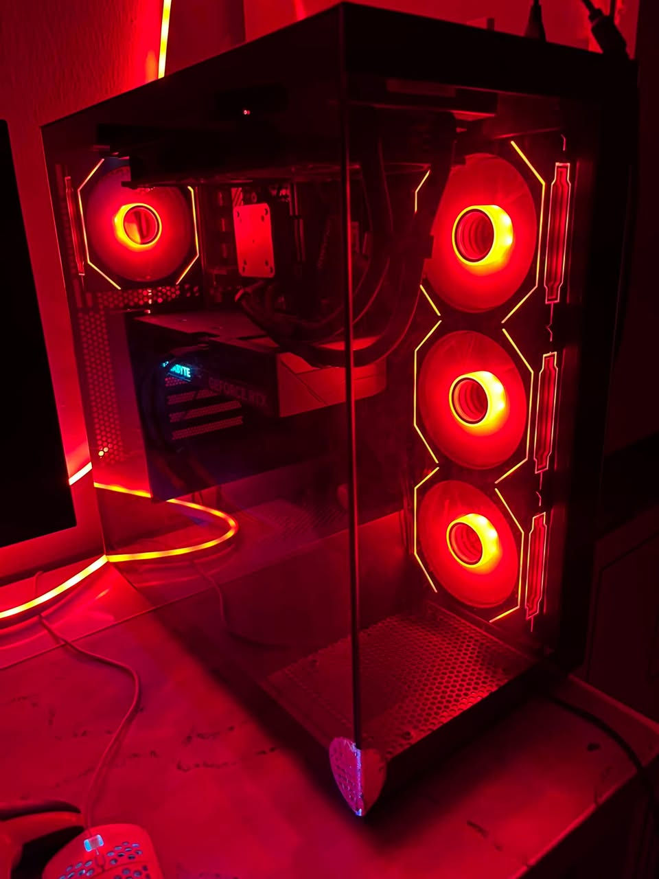 Intel Core i5 14400F
Gigabyte RTX 4070 Super Eagle OC 12G
 ASUS Prime B760M R D4
Thermalright Frozen Warframe 240 Black
16GB Pegasus DDR4 3200MHz
WD Blue SN5000 NVMe SSD 1T
 FSP Hydro M Pro 800W
SAMA Panorama
________________________
الشاشة حجم 27
165 هيرتز
ءFhd
ءips
_________________________
ملحقات 
- ماوس 
- كيبورد
- سماعات لاسلكي

_________________________
مكاني بغداد حي اور


**إذا كنت صاحب هذا الإعلان وتريد حذفه لأي سبب، رجاءا أرسل رسالة إلى الدعم الفني**