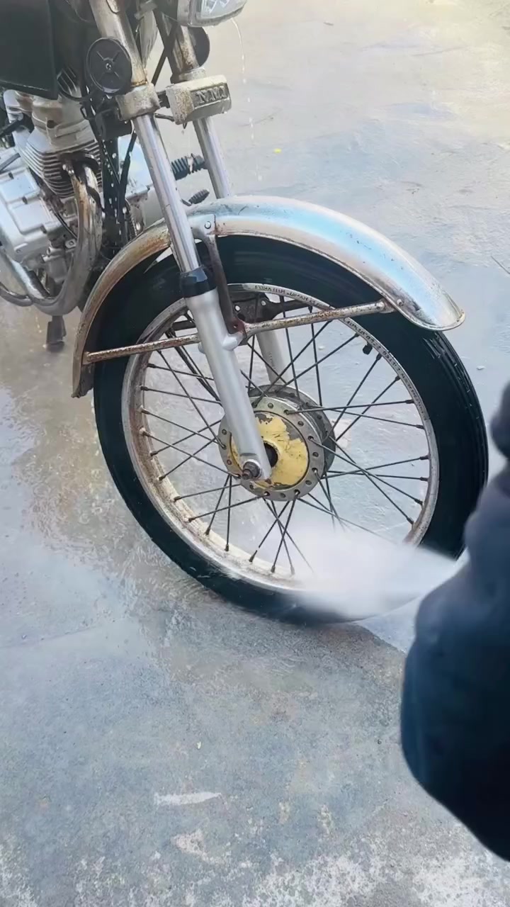 السلام عليكم نامه للبيع نضافه رزانه فوال محرك 22 لايت دبلات اماميات وخلفيات جدد  الدراجه حلوه كلش بس هسه جاي اطلع دهن من الكزوز  بس مادخن  ومداريها كلش الله شاهد.   محتاج واريد ابيعها.  مكفوله من السرقه.  حته رقم شاصي موجود بيها بس اوراقها ضايعه.  الي يحب يتفضل على هاذ الرقم ***********. رايدها ب 350 وبيها مجال وانا بلخدمه
