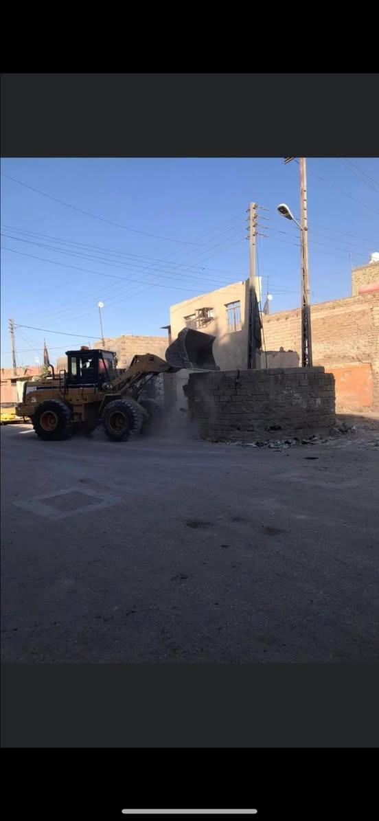 اليوم وبفضل الله 
تم تفليش وهدم بيت بمساحة 100م في ألجمهوريه 
(شارع المكاتب ) وتم نقل الأنقاض وقلع القطعه ودفنها بالسبيس والأسمنت وحدلها طبقتين للأستفسار ***********. أو   ***********
