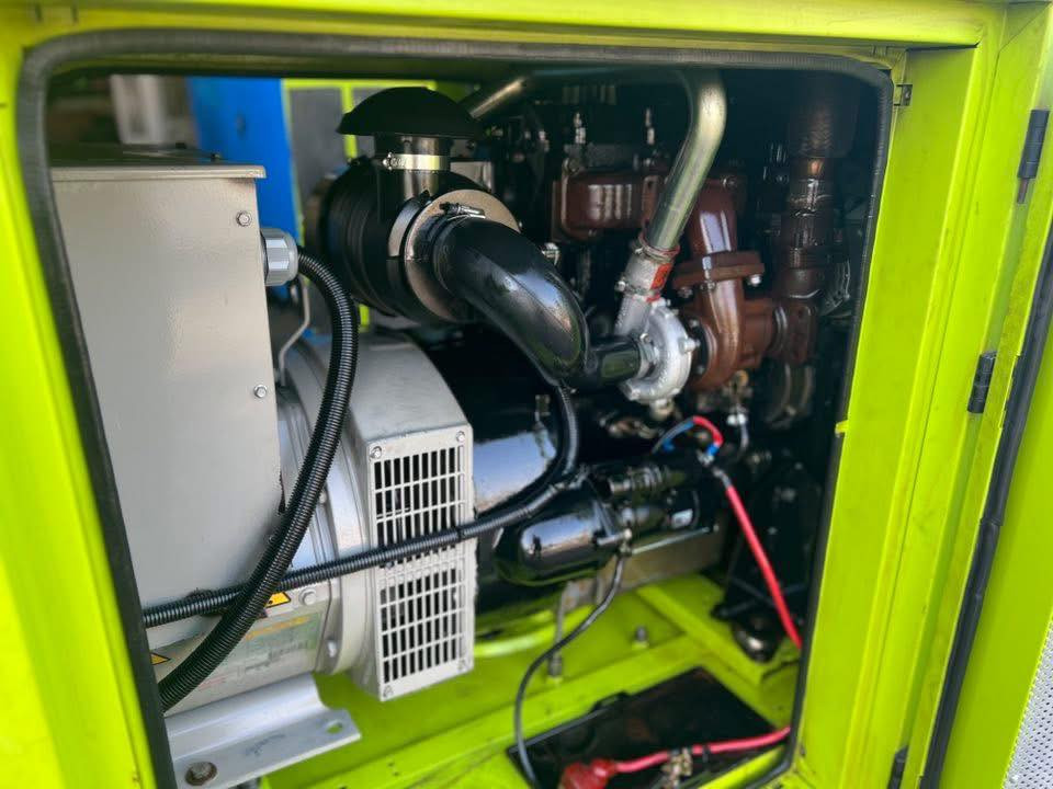 تحيه طيبه
مولد بيركنز انكليزي 🇬🇧
القدره   3بستم سوبر 
التوليد 50kv ستامفورد انكليزي 🇬🇧
نوع الكاتم     جين باور نسبه الكتم %90
خزان وقود ⛽️ سعه 150L
مع سستم برودكشن كامل للحمايه 
للاستفسار 
***********
***********
