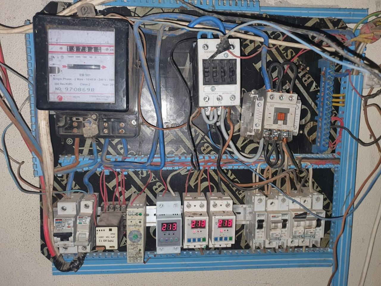 تأسيسات كهربائية عامة .
صيانات كهربائية وتصليح الاعطال  .
ترميم بوردات قديمة واعادة ترتيبها  .
نصب كامرات المراقبة .
عمل بوردات ATS  الصناعية  مصدرين واكثر  .
تصليح ومد نقاط كهرباء والانارة .
تبديل وفحص هيترات  السخانات .
شد الثريات الرفوف المبردات .
نصب منظومة اطفاء للبورادت .

#اي_شيئ_يخص_الكهرباء  ....

#بانسب_الاسعار .

المهندس عبدالله صخر .

. للاستفسار  الاتصال ***********  .

متوفر واتس اب لارقام الكورك ..
