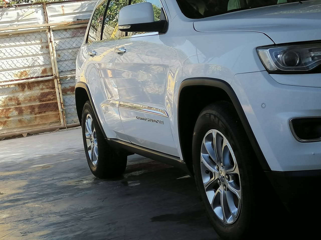 اسلا عليكم جيب 2014 خليجي لمتدد مكفوله عده بارد 4 أصابع وشخوط بسيطه ماشي 200 ك لمتدد فول الفول بنوراما جنطه كهربائية جكات تصعد وتنزل حساس امامي وخلفي شاشه كبيره تحكمات استيرن خزن ميموري كشنات كهربائية فوللل الفول داخل بيجي لايت زنون شاده 250  الفف قوي كلششش سعر 230 وبيه مجال مكان بابل اجبله الشراي يتصل *********** 💯💯
