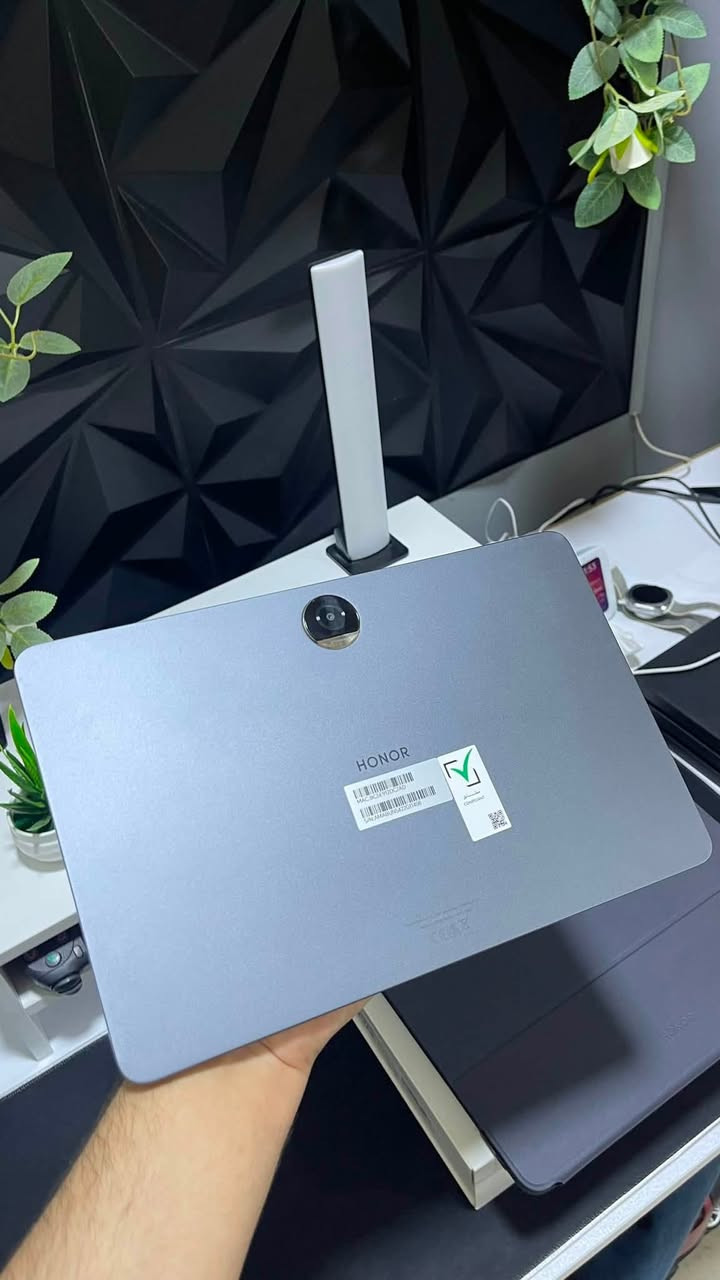:

للبيع Honor Pad 9

* 256GB
* لون رصاصي
* استعمال 10 أشهر للدراسة فقط
* نظيف جدًا وشغال 100%
* وياه الكرتون + الشاحن + الضمان + كيبورد Honor
* ملاحظة: ضربة خفيفة جدًا بالحافة اليمين وما تأثر على الاستخدام
* السعر 310 ألف قابل للنقاش للجاد


**إذا كنت صاحب هذا الإعلان وتريد حذفه لأي سبب، رجاءا أرسل رسالة إلى الدعم الفني**
