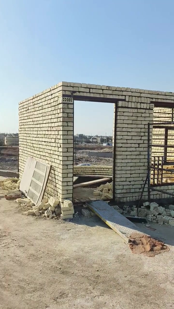 سلام عليكم بيت البيع مسحة ٢٠٠ شارع خط النفط اب شرع شركة الحسن *********** بي وتساب
