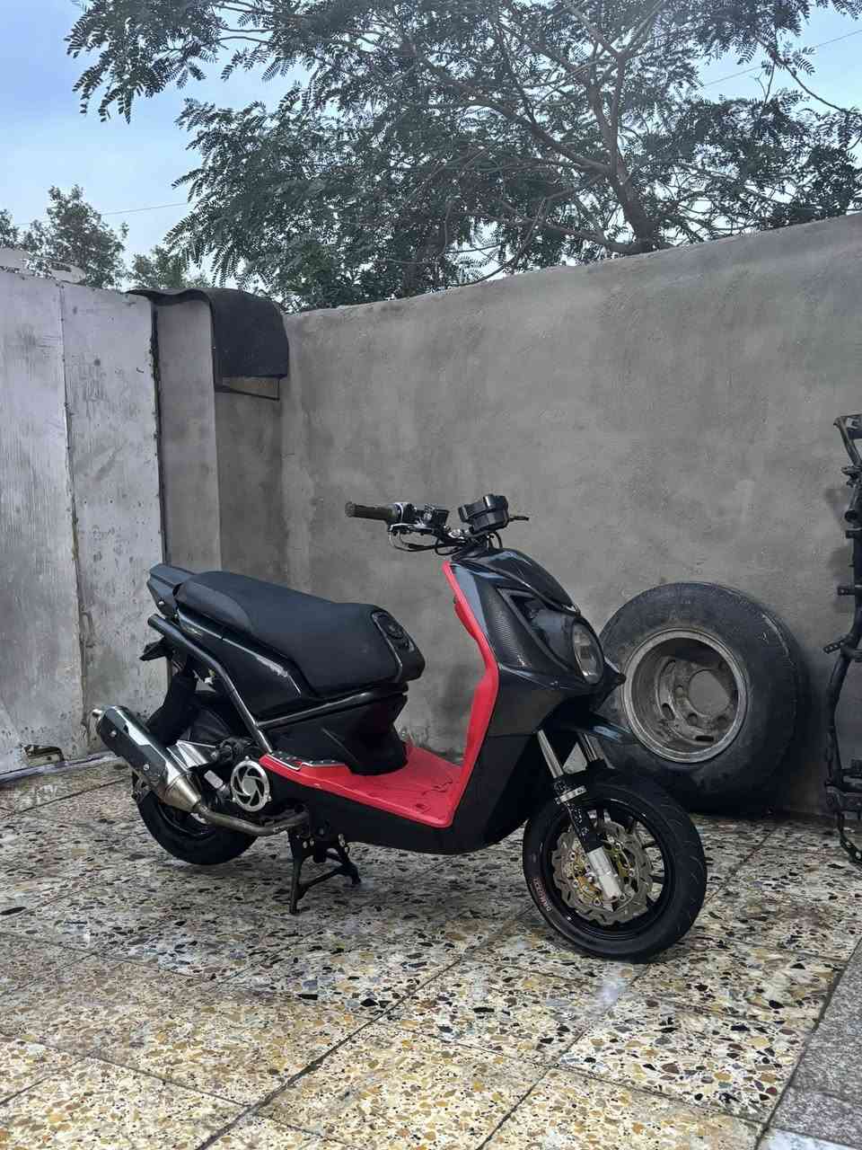 سلام عليكم دراجه للبيع متروس غراض يدات كوسو اصلي
فلاوين اصلي قطره 
صالنصه صدر دي وأي 
ويل امامي رياضي 
ستيرن فراك قطرت اكسل 
كلجات رياضي اصلي 
ستان صفح
بومه وچاملغ كابرون اصلي بكلايت شمعه مال رباط انسي واي
سعر 1700وبيه مجال بصيط *********** ولي ما يعرف بيهن لا يدخليً درجه مال جنايه
