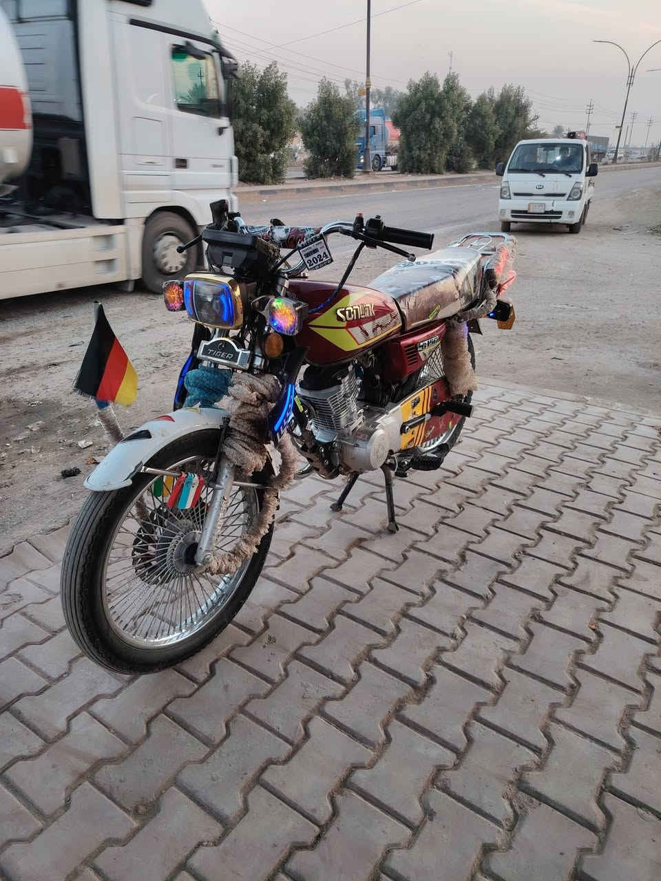 سلام عليكم دراجه تايكر للبيع باب اول 24 دراجه ماتعبانه جانت مضمومه 5شهر مابيهاا اي نقص كهربائات كلهاا شغاله مجمبزه محرك فول صبانه مامدود عليهاا دراجه احلئ من صوره أوراق بيهاا مكاني ديالى ناحية العظيم السعر 675وبي مجال ورجأن مو شراي لا يتعبني ولآ يكسر بحلال غيره سكوك كلشي بي ترا يسمع الكلام محلو شراي يتصل على رقم ***********
