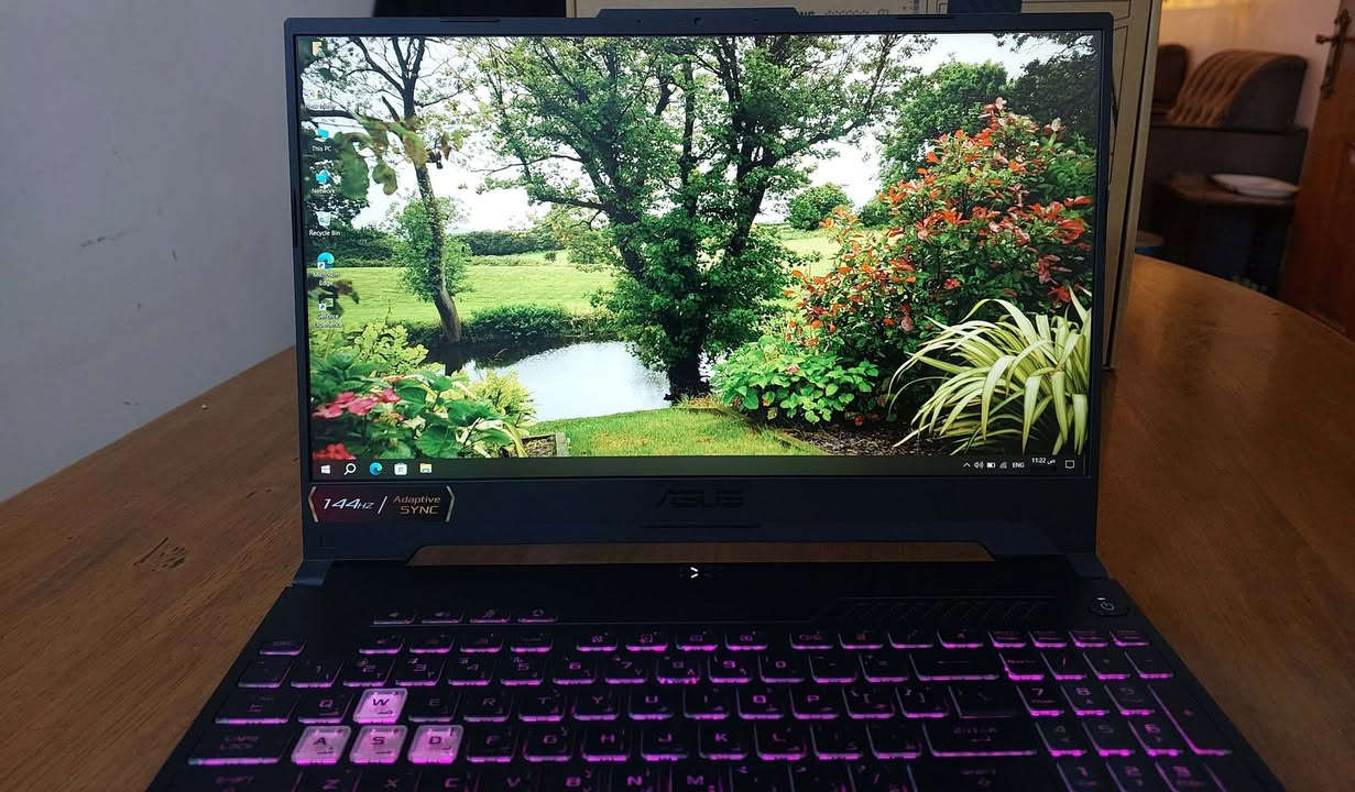 السلام عليكم .. لابتوب جديد  معالج كور اي 7 جيل  12 نوع H  ورام 16 كيكا  نوع ASUS وكرت RTX3050 وهارد 512 SSD وشاشة حجم 15.6 تردد 144 فريم ب 600$ للاستفسار الاتصال ***********  او  *********** (واتس )
