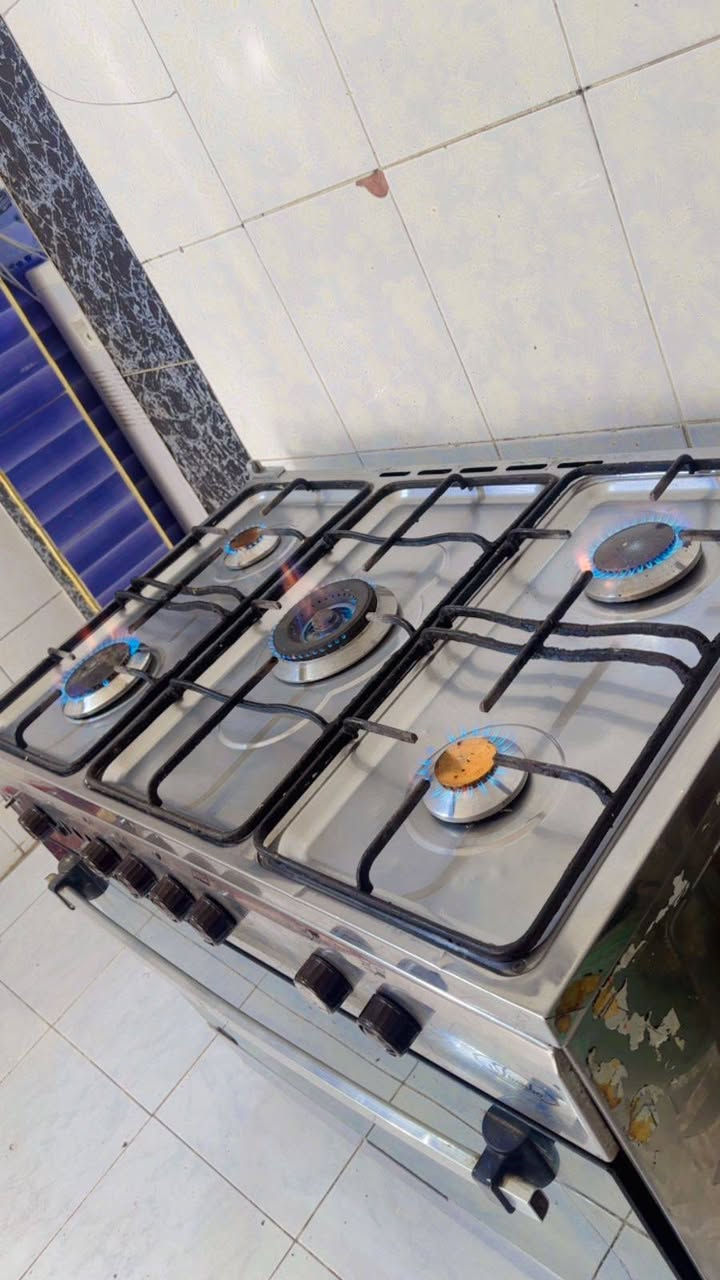 طباخ مصري شغال ب170 وبي مجال
***********
