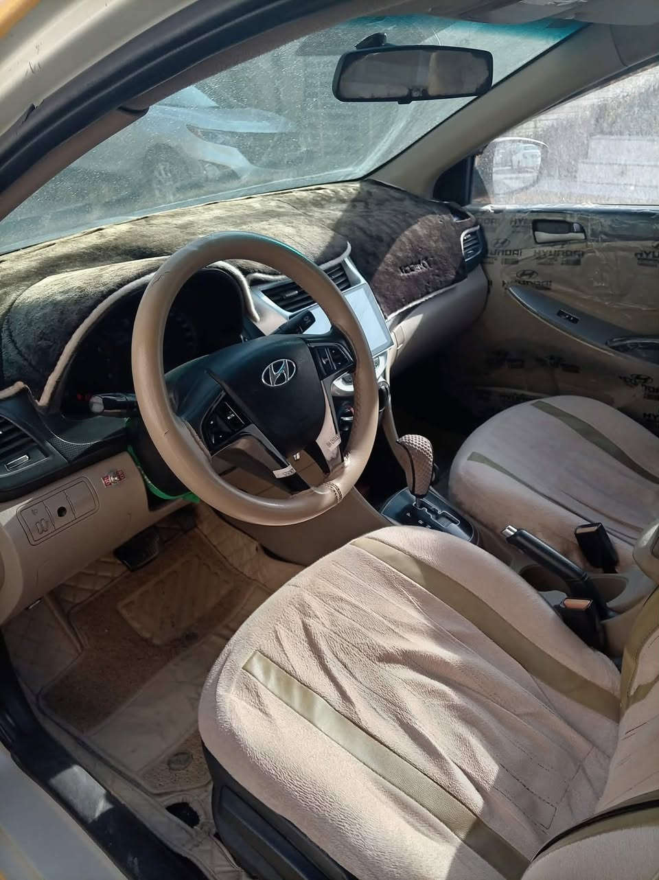 اكسنت 2016 مكفوله كفاله عامه خليجي
رقم بغداد بسمي مصفرة هيئة وغرامات

‭٠٧٧٠ ٣١٧ ٩٣٣٩‬
السعر 70 ورقه وبيها مجال بسيط
