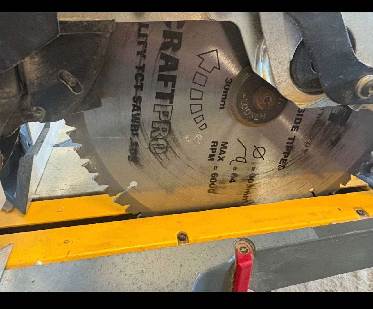 Dewalt DHS780 54V FlexVolt 305mm Sliding Mitre Saw  not working Manchester, Lancashire


**إذا كنت صاحب هذا الإعلان وتريد حذفه لأي سبب، رجاءا أرسل رسالة إلى الدعم الفني**