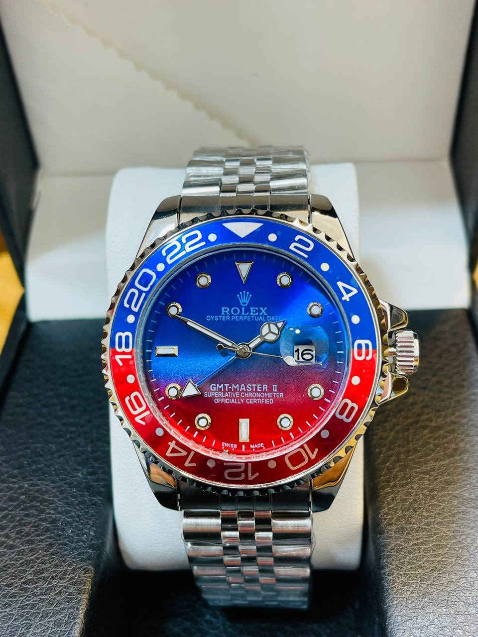 ساعة روليكـس-ROLEX ✅
GMT تصيم البيبـسي   

- مينا ازرق احمر متدرج 
- مكينة كوارتز 
- سير ستانلس ستيل 
- منفذ تاريخ شهري 
- رينك دوار دولي 
- مقاس 40mm
- دبل قفل ، 4 عقارب لامينوس
- مقاومة للماء
- الوزن 129 غرام 
- مختمة من كل مكان 

السعر : 25 ألف فقط


**إذا كنت صاحب هذا الإعلان وتريد حذفه لأي سبب، رجاءا أرسل رسالة إلى الدعم الفني**