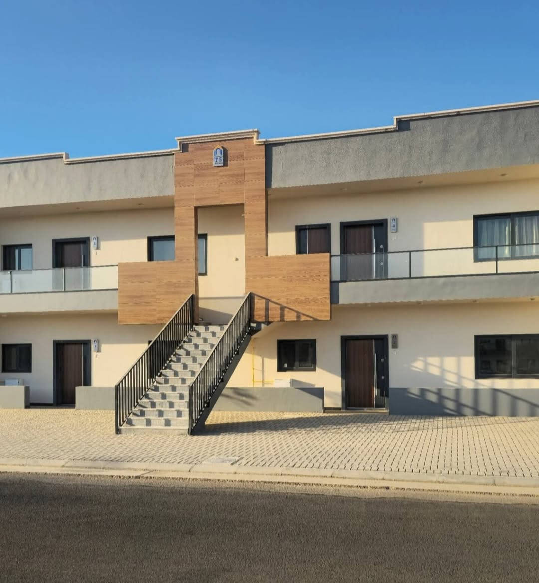 الى اصحاب البيوت والشقق في مجمع بوابة الكاظمية السكني ❗️

عندي اكثر من ملك اريد اراوسه ببيت او شقق بالمجمع 

اذا يعجبك واحد منهم تواصل وياي ونتفق ان شاء الله على التفاصيل 

1- الاول هو بيت 200 متر بالدولعي الجديدة (مقابل الجكوك مو جهة الحرية)
خارطته كلش مميزة بيه شقة بداخله 
5 غرف نوم كبيرة و 4 حمامات وكراج كبير وحديقة كبيرة 
ومطابخ اثنين واحد للبيت والثاني للشقة وصالات 2 

بيت كلش مرتب ويناسب عائلة الكبيرة (اخ مع اخوه او 
اب مع ابنه)

2- الثاني هي مزرعة او فيلا في منطقة الراشدية (جزيرة بغداد السياحية) مساحتها 1000 متر 
طابو ملك صرف باسمي 
بيها بيت 200 متر طابقين وكراج يكفي 4 سيارات وحديقة حول البيت بالكامل 

كلش مرتبة ترهم فيلا للسكن او مزرعة تجارية مكانها كلش مرتب 

3- بيت 170 متر بالشالجية زراعي طابقين هم كلش مرتبة الخريطة مالته بيه 5 غرف نوم وكراج وصالات 2 

كلهن باسمي شخصيا مو دلال 
الي يرغب بالمراوس يراسلني على واتساب ***********
