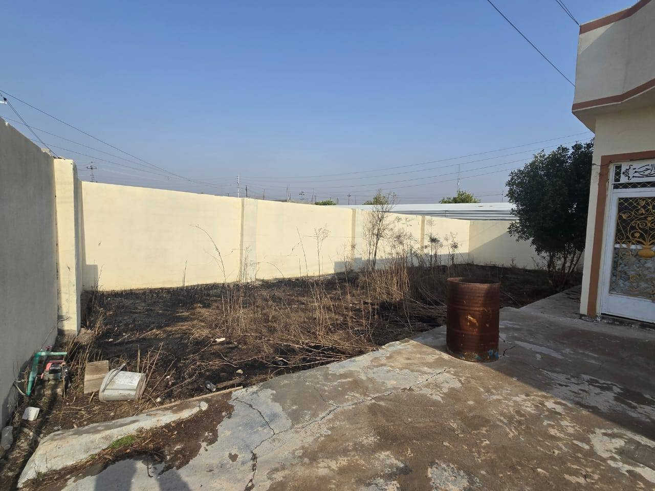 م/ أعلان بيع

● يعلن مكتب البركة للعقار عن وجود بيت للبيع 

● الموقع / الامين الاولئ  

● المساحة الكليه/  ٤٠٠ م٢ ____   ٢٠م * ٢٠م 
مساحة البناء / ٢٠٠م٢ 
 
● جنس العقار / عقد زراعي 

● المحتويات / غرفتين نوم + كليدور + استقبال ٨*٤ + هول + صاله + صحيات خارجيه وداخليه + كراج سياره +حديقه بمساحه ١٤٠م

■ للاستفسار الاتصال علئ الأرقام التاليه 
 
☆ ***********
☆*********** 
 
[  ] مكتب البركة للعقار _ الضلوعية _ خزرج _ قرب جامع الانصار ..
