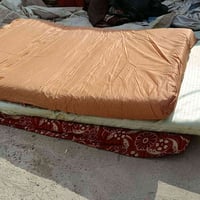 دواشك عددثلاثه نفرين كلهم باربعين الف والشراي يتصل 07517441388...07708...