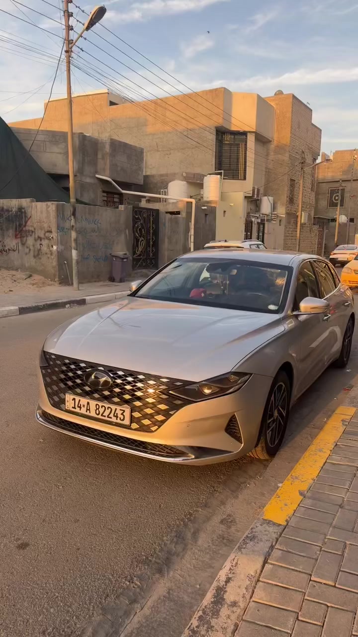 السلام عليكم
اين ماكنتم/
تقبل الله من ومنكم صالح العمال

للبيع   او.  مراوس/

هيونداي ازيرا موديل/ 2022/ وارد كوري غاز بلاد 

مكينه ٦ سلندر V

المواصفات السيارة فول الفول كفاله عامه من الشخط  سونار مكينه كرير خير من الله السيارة جديدة بمعنة الكلام  

عداد ديجيتال متصل شاشه

رادرات اماميه خلفيه جانبيه مع حساسات

٣٦٠ درجة 

مع مانع تصادم جانبي عند الاجتاز ترجعك للمسار  

نقطه عمياء 

تحديد مسار كروس سياقة ذاتيه 

ترحيب مع كشافات 

مري شفط

اوتو هولد 

سايد بريك بصمه 

تبريد شاشه

كشن السايق كهرباء مع تدفئة و تبريد

كشن العكسي تدفئة

ستيرن تدفئة هيتر

تبريد مناخي 4 وضعيات

تبريد خلفي

صندوق ذكي 

تشغيل عن بعد

3 بصمات مع التشغيل

لايت زنون عالي ناصي متحرك 

السعر 200/  وبيها مجال 

مشروع وطني تحول ثاني يوم

للاستفسار

***********/ البصره
