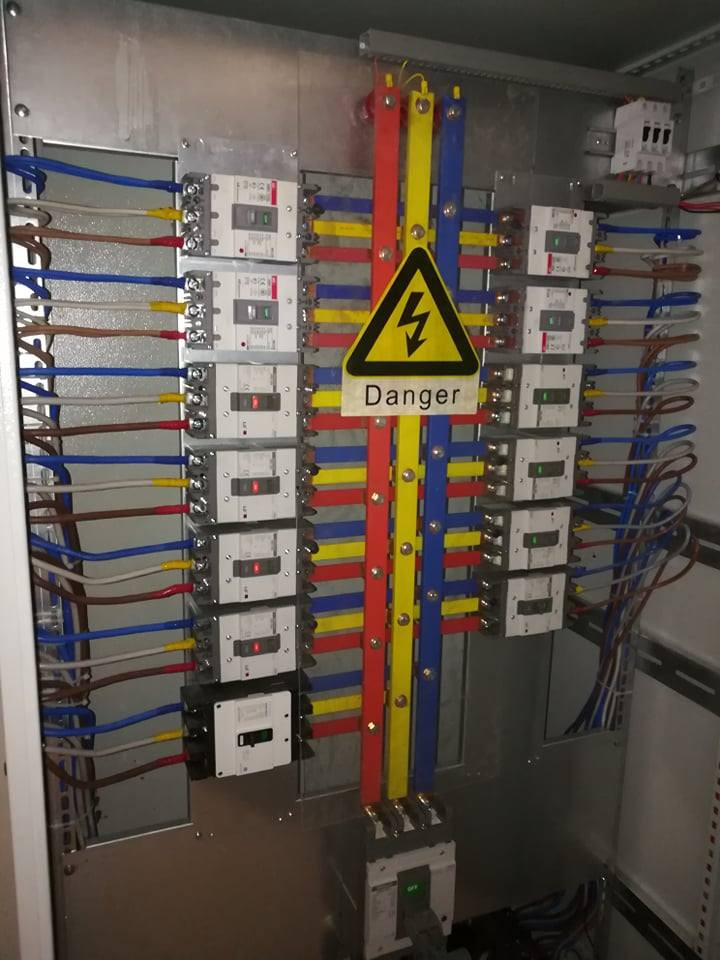 سلام عليكم اخوان اسطه كهربائي من درجه امتياز وبسعر اليريح الزبائن واتصال عالهاي رقم ***********
ومتفرغ حاليا
