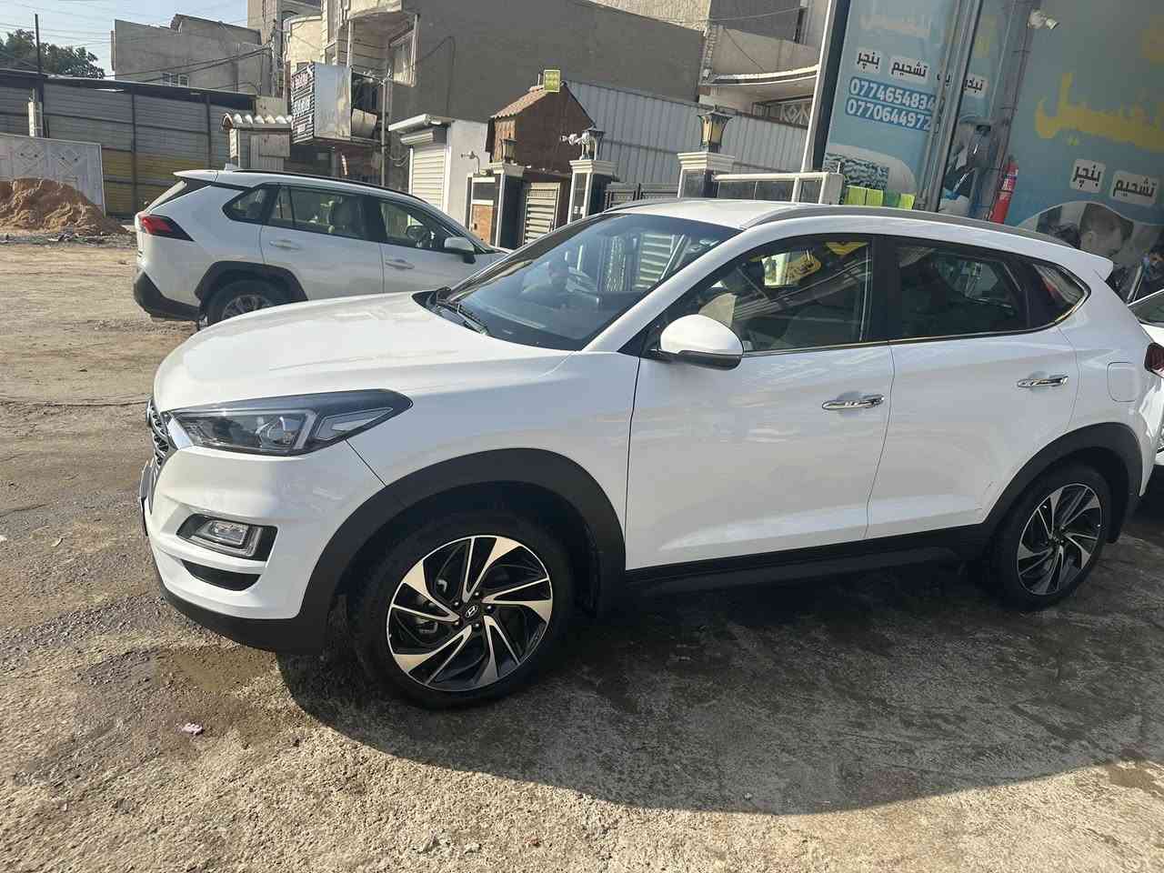 السلام عليكم 
توسان 2021 خليجي 
بارد فقط الباب الامامي كما موضح 
ماشية 76 الف 
تحكمات شاشة كامره 
حساسات امامية خلفية 
بصمة 
قطعتين تبريد
درايف مود 

السعر 210 مع مجال قليل 
***********
