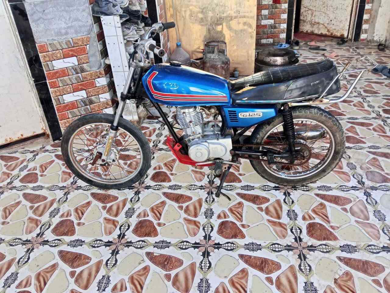 سلام عليكم دراجه للبيع375 وبيه مجال يا الغاليين مكاني بصره المدينه وهاذ رقم ***********
