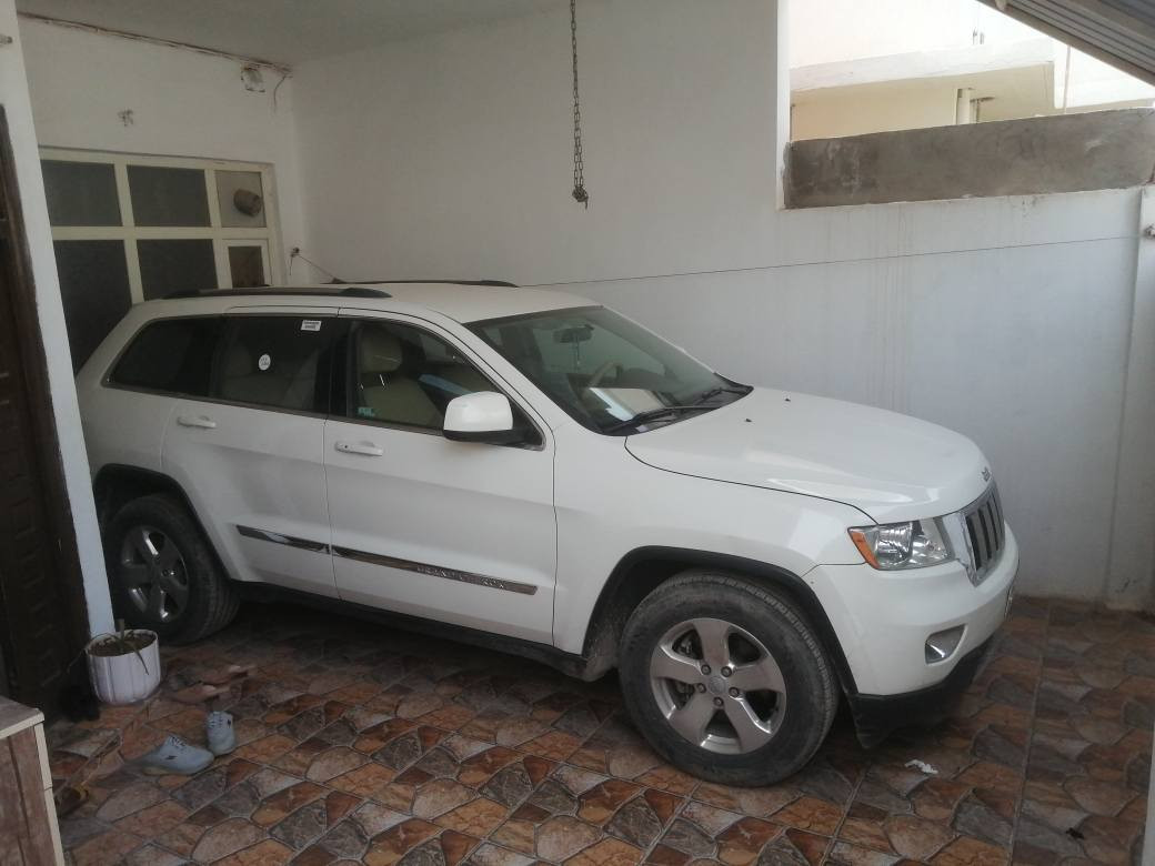 جيب لاريدو 2011
محرك و گير (ما مفتوح)
ماشيه 144  
مقدمة بنيد صبغ مع مكانين بارد صغار مؤشر عليهم بالصور 
رقم سليمانية سنوية 2030 
مكان السيارة / كركوك
بيها بطاقة بنزين
*********** كركوك, العراق
