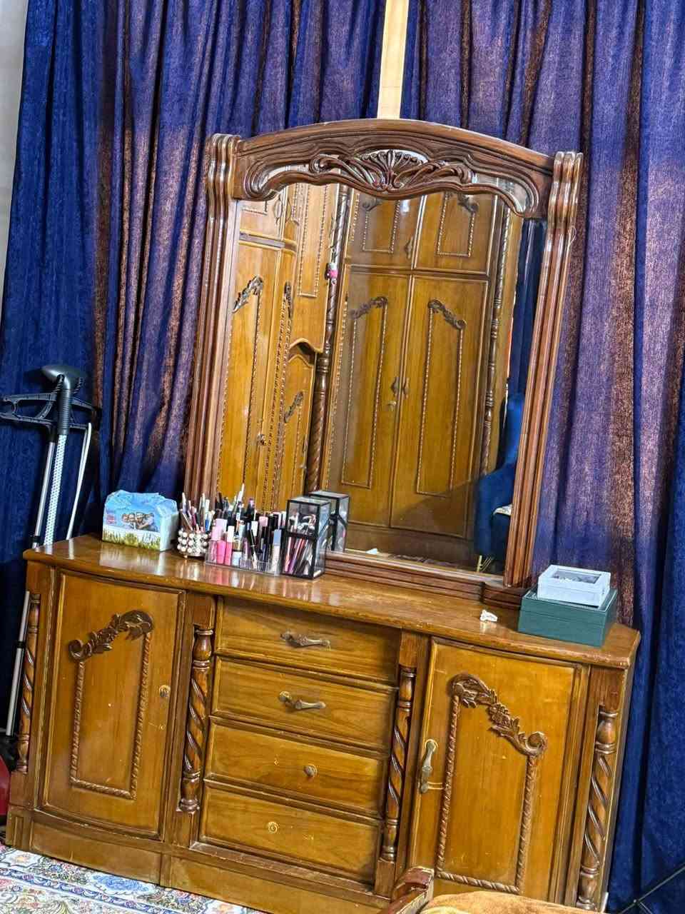 سلام عليكم غراص بيت مرتبة
غرفة نوم صاج عراقي توصا باب اول يم نجار
ميز توتاليت
كنتور 6+زاوية 2بيبان
بردات مصارلهن ٥ اشهر من مشتريتهن
طبلات جديدات
مع الغرفت النوم دوشك
***********
