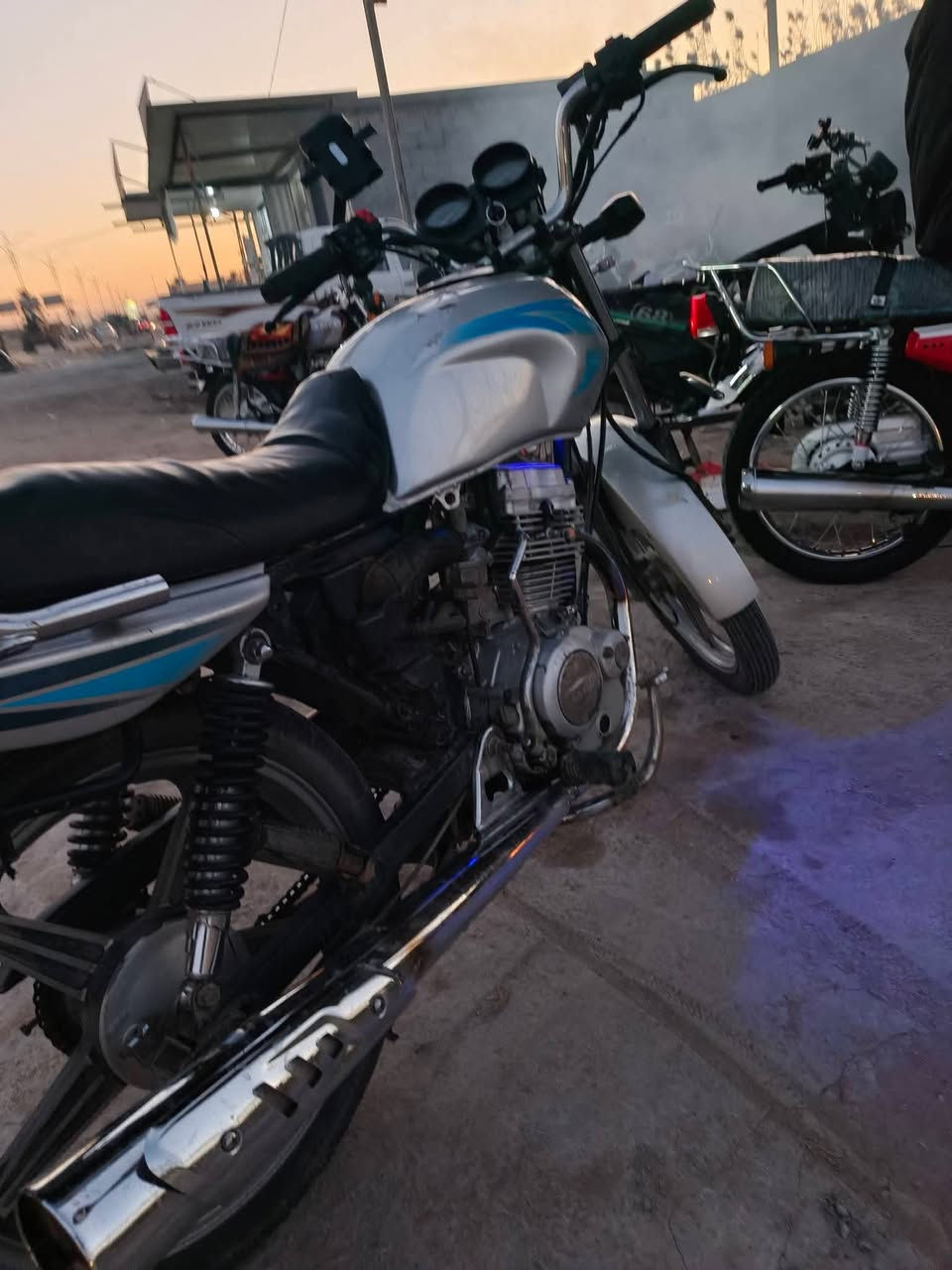 دراجه دايون عضم كلك موديل2018 كامله مكمل ما بيها نقص البكان طويريج السعر 400الف قفل للشراء التواصل عبر الرقم *********** ملاحضه ما متواجد فيس خابرني و تدلل
