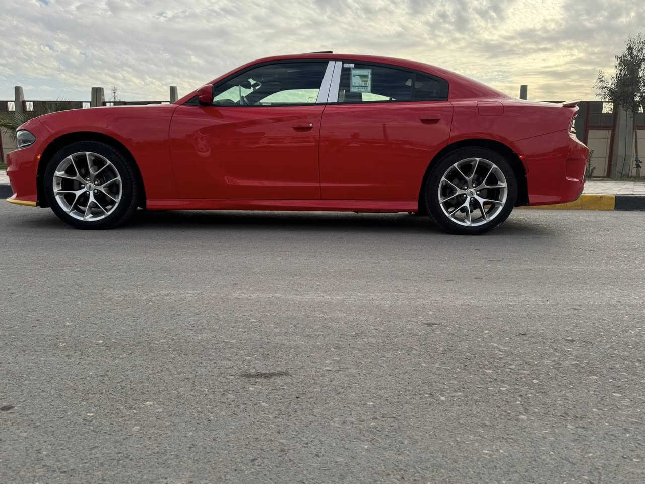 السلام عليكم اخوان
جارجر خليجي  GT 21 وكاله هارلم كفاله عامة من الصبغ والبارد والرصعات والفتح والتكحيل حتى الدعاميات مكفوله من الصبغ

اللون احمر طماطي 
داخل كنتارا اصل
 رقم اربيل بأسم شركة تحويل او وكاله موجود
سيارة جاهزة بدون اي ملاحظات او نواقص 
السيارة موجودة بالبصرة الحكيمية

السعر 310 بيهة مجال
للاستفسار ***********
