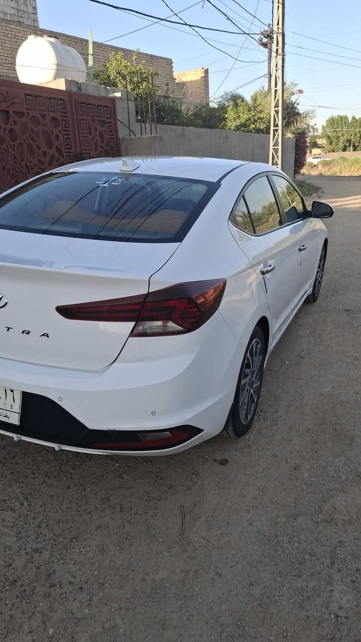 سلام عليكم النترا موديل 20 خليجي سياره بيه طخه موثق فيديو مع الصور شوف العين
رقم بغداد فول مواصفات 
المكان كربلاء 
السعر ١٥٥ وبيها مجال 
باقي 
التفاصيل 
***********
