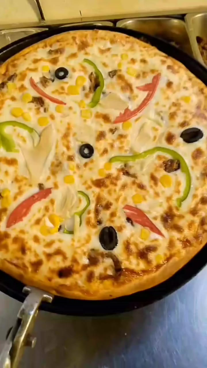 خلفة بيتزا مدينه الصدر يوميه اقل من 30الف ما شتغل التصال او وتساب ***********
