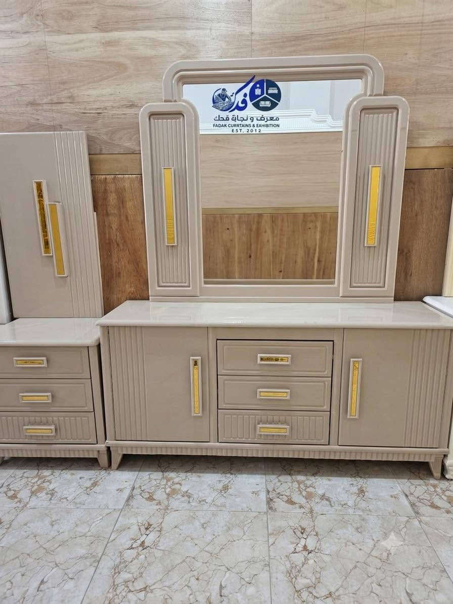 🛏️✨رقم الموديل (45)

التصميم البسيط اللي يخطف الذوق ويخلّي 
✅ السعر الآن: مليون و650 ألف فقط!
🧩 #يتكوّن_من10قطع_متكاملة
✅#نجارة_عراقية100% – شغل يدوي نظيف ومرتب

🛠️ #تفاصيل_الجودة:

• الداخل: صاج طبيعي سماكة 4 ملم
• الوجه: MDF سماكة 12 ملم
• القاعدة: بلوك صاج سماكة 18 ملم
• الظهر: خشب جرجوبة مشدود براغي
• الأبواب: نرمادة شريطية بالطول
• المجارير: سكك حديدية أوخشب حغر+ لف بلوك بورد
• السرير: 6أرجل 
•

📐 المقاسات:

• ارتفاع الكنتور: 250 سم
• الطول: 330 سم
• مع الملحق الجانبي: 440 سم

♡ #العنوان_الديوانية_قضاء_الحمزة_الشرقي_فلكه_الجبور_مجاور_حسينية_الزهراء(ع)
📞 للاستفسار أو الحجز: ***********
📲 راسلونا على الخاص
🚛 توصيل مجاني لجميع المحافظات
