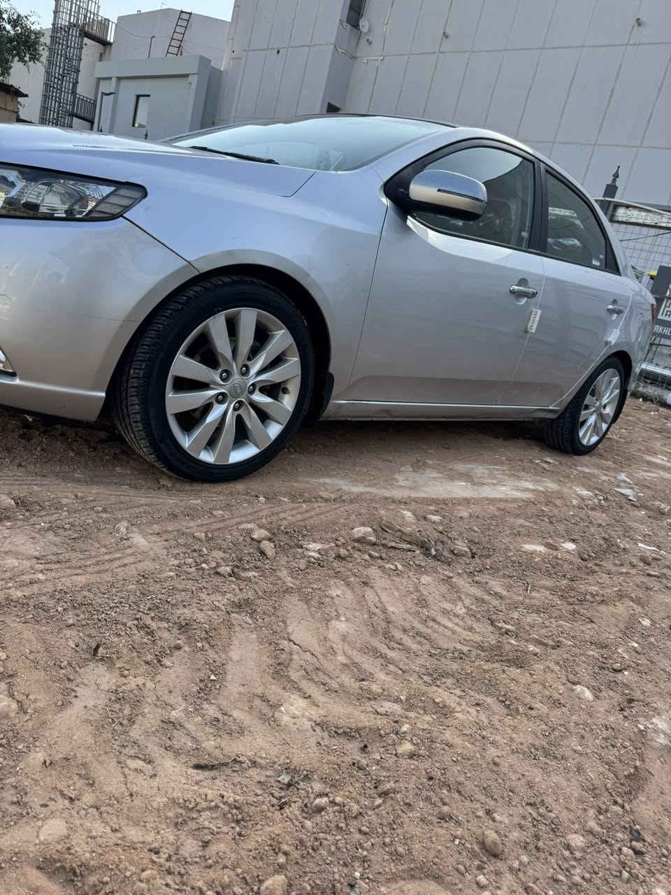 السلام عليكم سيراتو ٢٠١١ السياره مكفوله من الصبغ ول ضربه ول تبديل فقط البنيد امقسمات براغيه فقط ول باقي مكفول سونار مرفق +مقطع فيديو ابكل التفاصيل معه المنشور كير مكينه ١٦٠٠ حداديه تخم تاير تبريد تدفئه خير من الله شرط اترايك وين مايعجبك وين مايعجبك تفحص اني خادم هزه اورقم او سنويه السبوع العبر كملتهن اتريد تحويل اتريد وكاله اني خادم 
مواصفات السياره فول واحد عله واحد 
بصمت تشغيل + بصمت أبواب 
فتحت سقف
يدات نيكل 
اشاير بل مري +مري شفط
اي بي إس مانع انزلاق
اربعه دسك 
ويل اكروم + خمسه ويل
حساس خلفي + كأمره دوار + تاب
تحكم استيرن + شفتات استيرن
تبريد ابيانو  
مكان السياره نجف معروضه ١١٠ او بيه مجال حياكم الله 
***********
