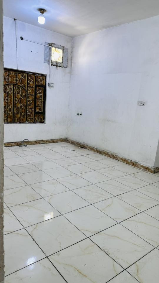 يوجد شقق للإيجار  ٣غرف ومطبخ كبير وحمام وبلكونه الايجار ٤٥٠ للاستفسار ***********
