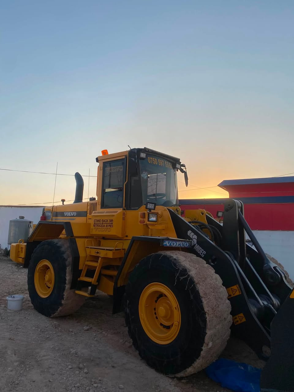 شۆفەر volvo L120C مۆدیل1995شۆفەرەکە مەنەفێست ئیبراهیم خەلیلە شوێن هەولێر ***********
