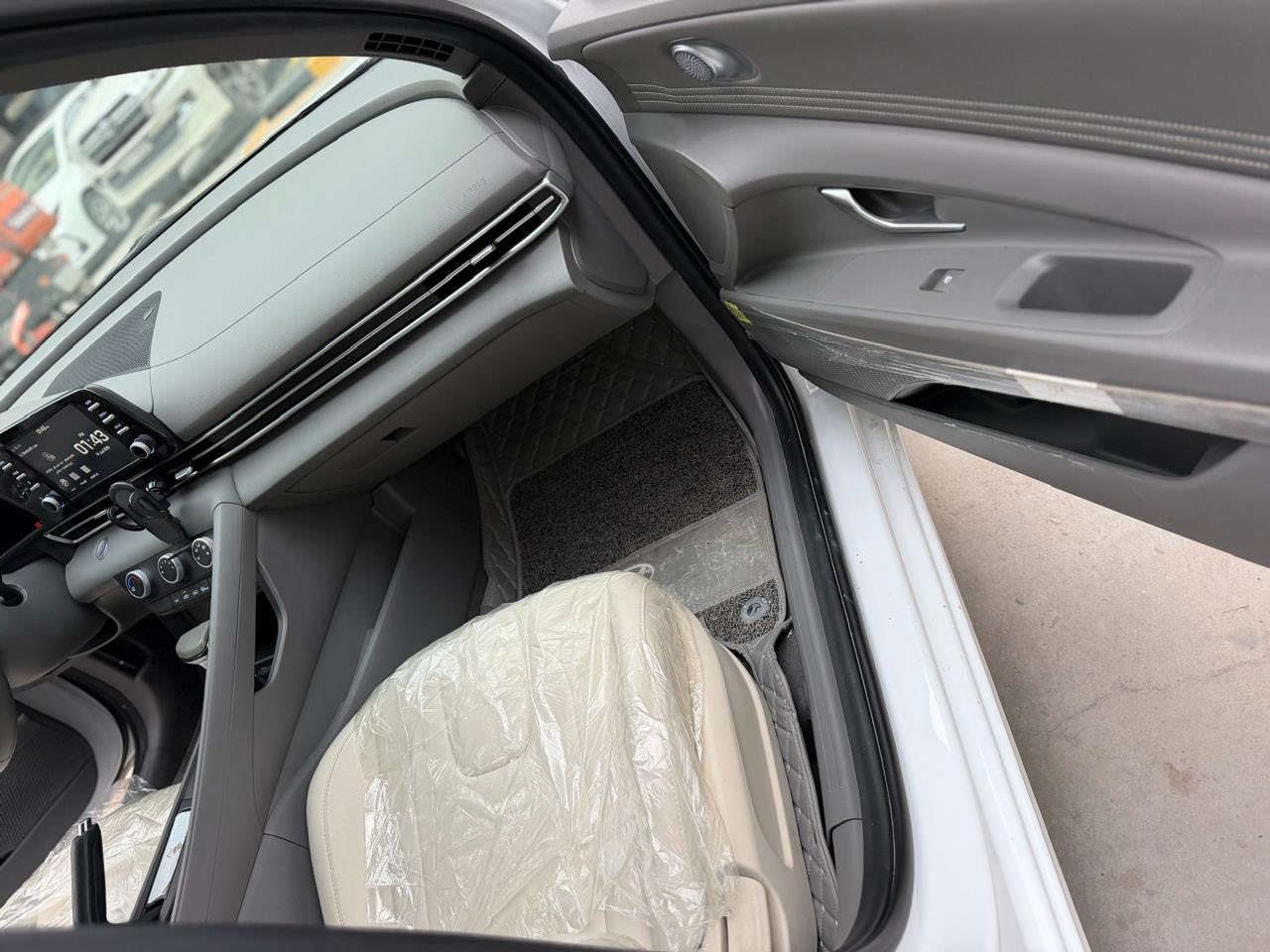 الانترا 2023 خليجي فوول مواصفات
استلام الشركه مكينه 2000 دوش 
بصمه وفتحه وتشغيل عن بعد وكامره 
السياره جديده كانما زيرو ماشيه 23 ألف فقط 
كفاله عامه بدون صبخ أو بارد او تبديل ولا شخط السياره بلزكات الشركه بعدها 
رقم بغداد باسمي عنواني بوابه العراق المنصور 
*********** 
سعر السياره 172 ورقه
