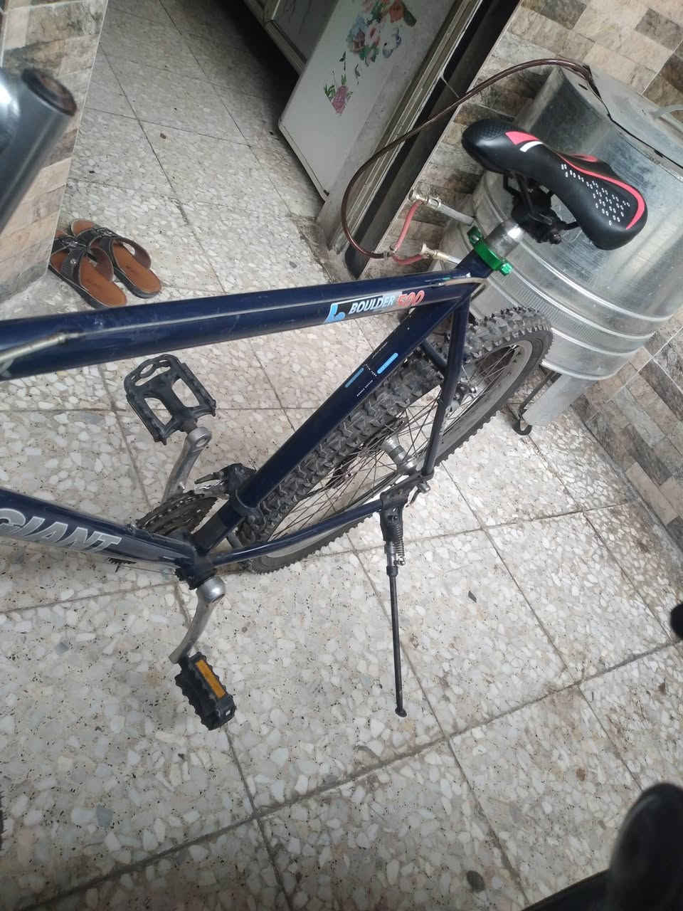 بسكل يابني كلش حلو وجديد سعر 80 رقم الهاتف واتساب بس ***********
