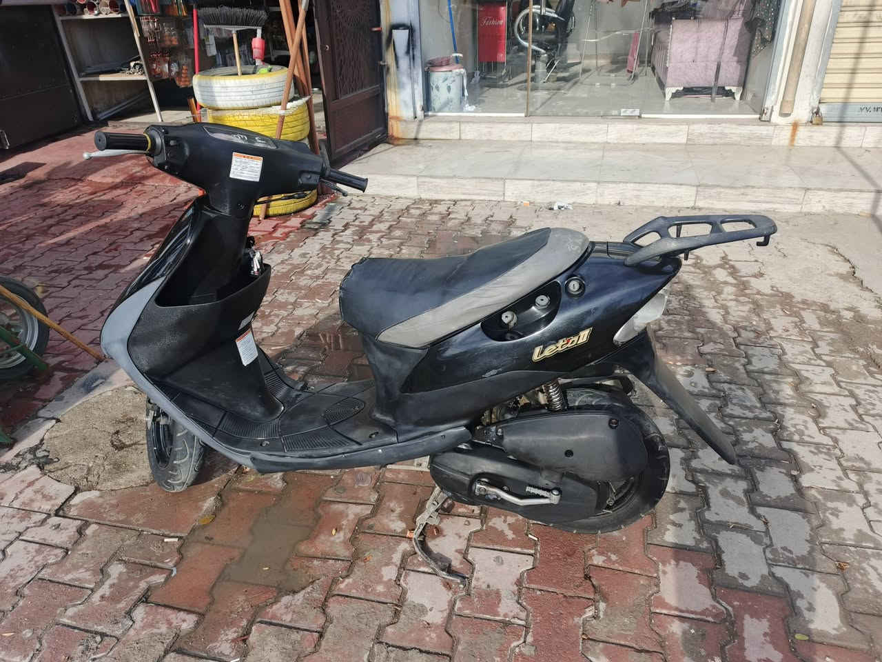 سلام عليكم دراجه البيع نضافه٨٠/١٠٠ كله شغال مابيها اي نقص صوت ناعم كفرات نضيفه دراجه ماماشيه هواي  سعرها ٣٠٠ وبيها مجال  اي ستفسار هذه رقمي***********
