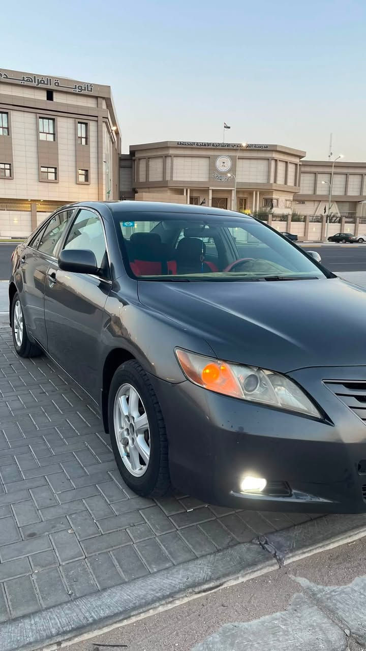 السلام عليكم للبيع كامري 2007 وارد أمريكي صبغ عام حادث جاملغ امامي وطخه جاملغ خلفي بدي شوف العين تجي وتشوفها كلش نظيف ومرتب بديها مكينه وكير شرط كهربائيات كلها كامله حداديه نص عمر رقم بغداد راعيها ابغداد ويريد تحويل خلال هذا الأسبوع يعني تاخذها تحول كبل شاشه أندرويد كأمره خلفيه كشن كهرباء نواقصها 
التبريد من توكف يبوخ من تمشي شرط ثلج 
العينه (الكيجات) مرات تشكل فقط غير هذا مابيها نقص اطلع بيها وين ماتريد ونصبتها تخبل بديها صافي موس وناعمه وحلوه السعر 75 وبيها مجال كلش قليل وهذا رقمي *********** مكاني بصره
